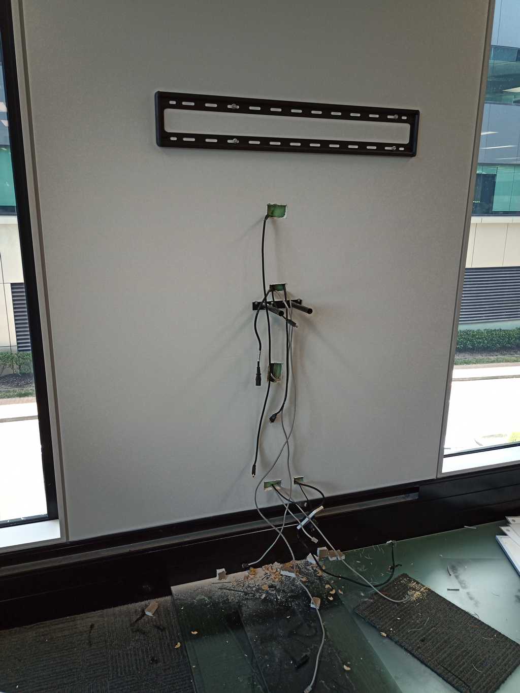 Expert technicians ensure a seamless and sturdy TV wall mount installation Expert technicians ensure a seamless and sturdy TV wall mount installation